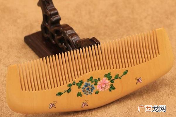 木梳子梳头可以防止脱发吗木梳子梳头为什么有静电