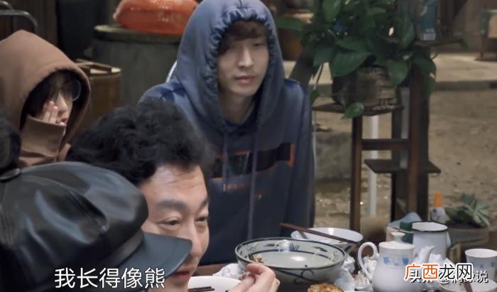 张艺兴和谁长得很像，张艺兴夸欧阳娜娜长得像兔子