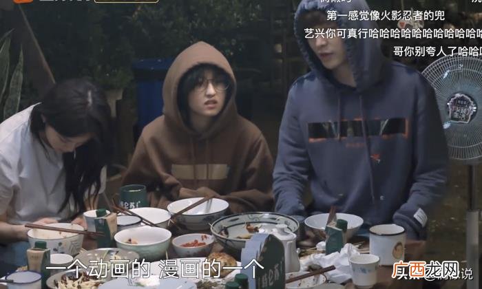 张艺兴和谁长得很像，张艺兴夸欧阳娜娜长得像兔子