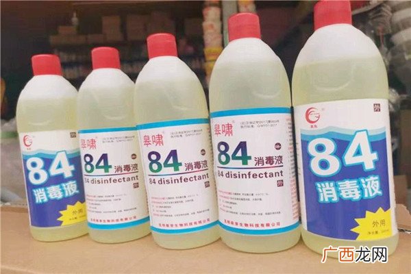 84消毒液可以和洗衣液一起用吗84消毒液可以和地板清洁剂一起用吗