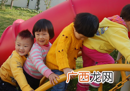 宝宝多大可以玩荡秋千滑滑梯