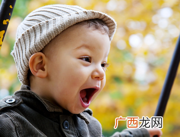 宝宝多大可以玩荡秋千滑滑梯