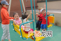 宝宝多大可以玩荡秋千滑滑梯