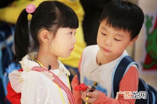 宝宝总是怕生爸妈该怎么办