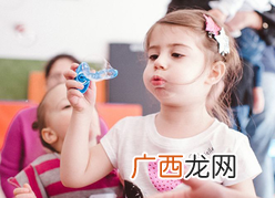 宝宝总是怕生爸妈该怎么办