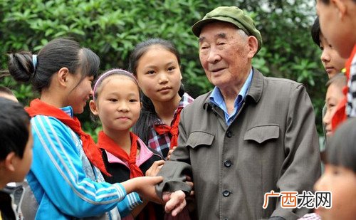 如何培养孩子乐于助人的优秀品质