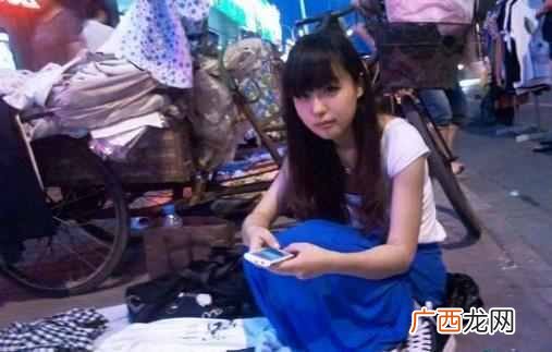 小集市地摊夏天卖什么赚钱（地摊生意摆摊技巧