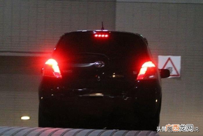 阿信被曝与女助理同居 信乐团主唱阿信