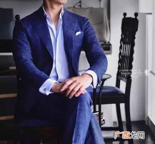 小西装应该配什么衣服好看（教你最佳搭配方式