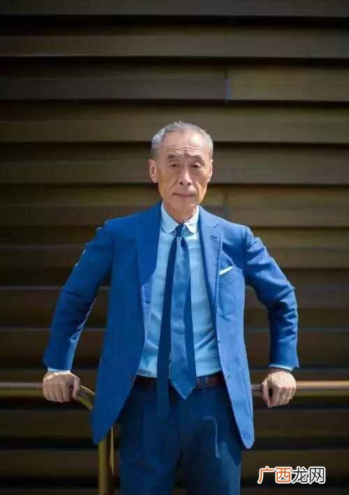 小西装应该配什么衣服好看（教你最佳搭配方式