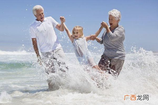 孩子该不该给老人带3类老人适合带孩子