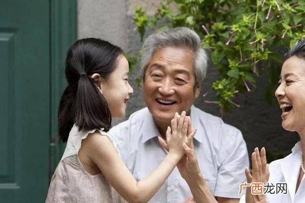 孩子该不该给老人带3类老人适合带孩子