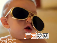 Jasper戴墨镜，这样扮酷让孩子更自信！