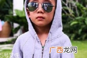 Jasper戴墨镜，这样扮酷让孩子更自信！