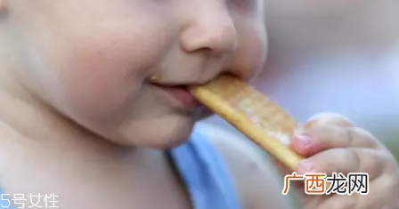 磨牙是因为受了委屈？孩子的心理状况也会导致磨牙