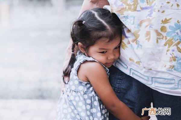 孩子缺安全感的表现会常说这3句话