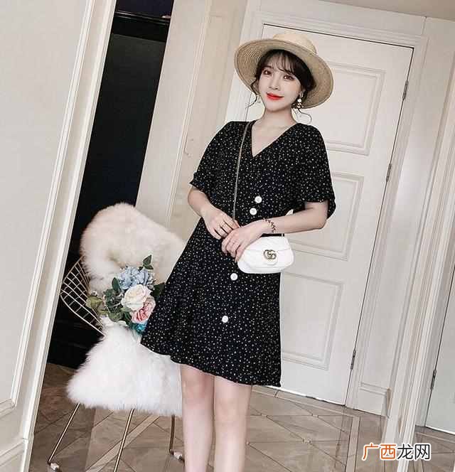 肩宽穿什么衣服好看（肩宽的女生适合穿什么类