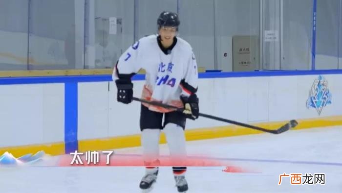 肖战笑容治愈系，29岁肖战笑容太治愈