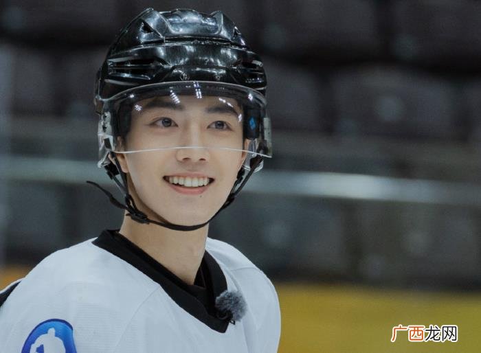 肖战笑容治愈系，29岁肖战笑容太治愈