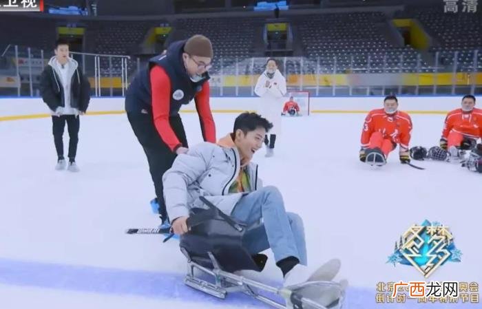 肖战笑容治愈系，29岁肖战笑容太治愈