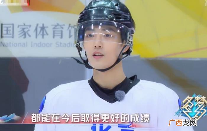 肖战笑容治愈系，29岁肖战笑容太治愈