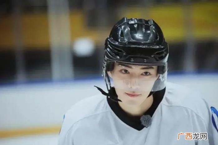 肖战笑容治愈系，29岁肖战笑容太治愈