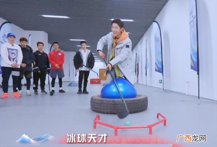 肖战笑容治愈系，29岁肖战笑容太治愈