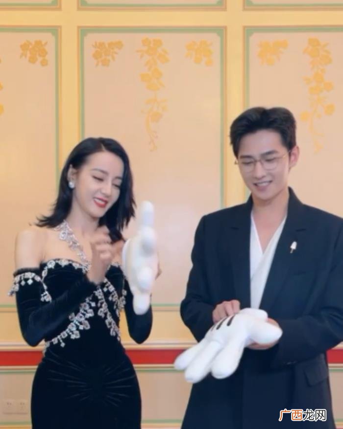 怎么才能偶遇杨洋，杨洋热巴现身迪士尼被路人偶遇
