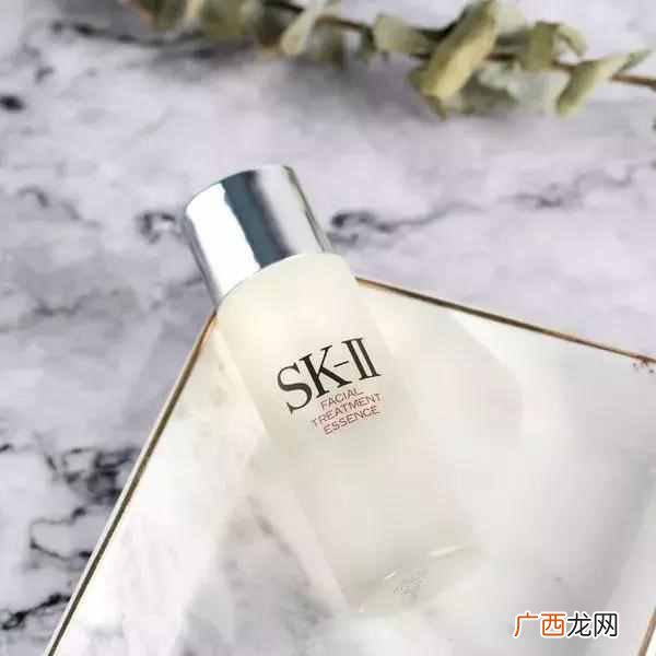 油性皮肤用什么化妆品补水效果比较好（女油性