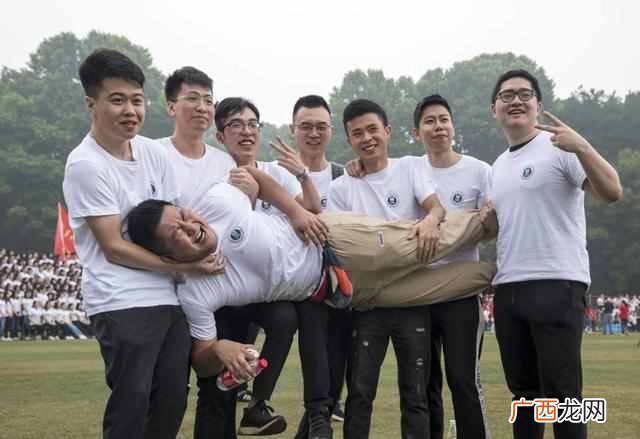 男生女生大学现在学什么专业好（未来最吃香的