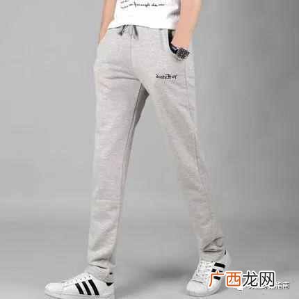 男士牛仔衣搭配什么裤子（男士牛仔衣搭配裤子