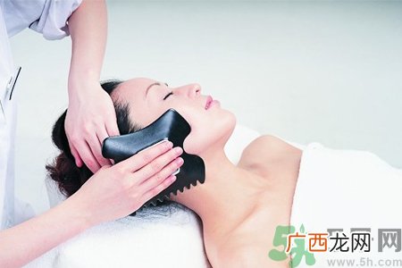 面部刮痧可以祛斑吗？面部刮痧真的能淡化斑吗？