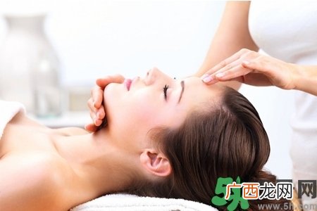 面部刮痧用什么精油好？面部精油刮痧有什么好处？