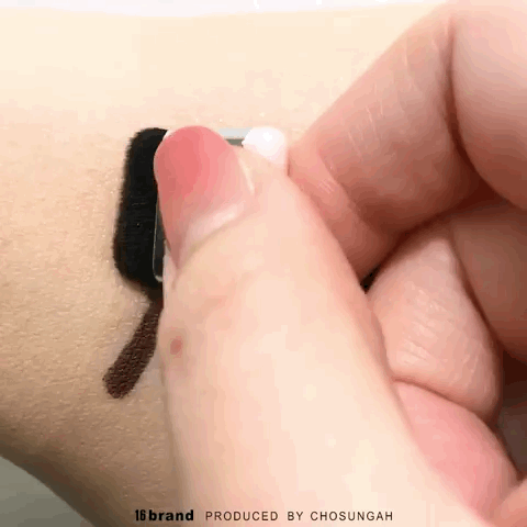 16brand懒人眼影使用方法