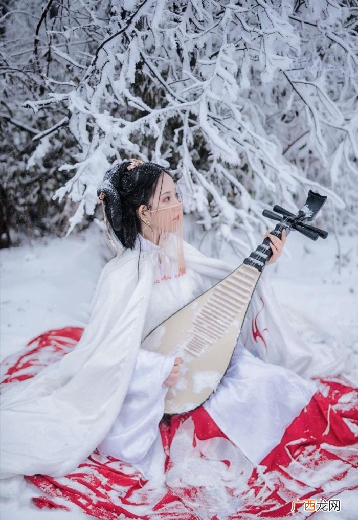 27个借雪传情的句子 赞美雪的句子
