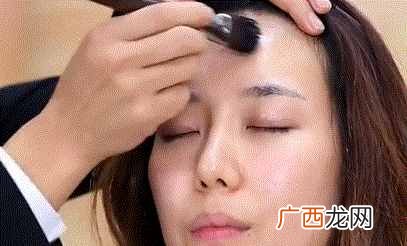 女生化妆都需要什么化妆品和工具（化妆新手必