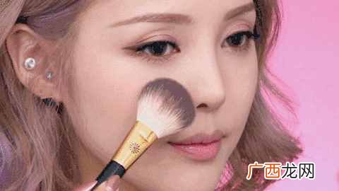 女生化妆都需要什么化妆品和工具（化妆新手必