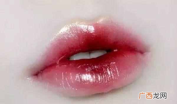 女生化妆都需要什么化妆品和工具（化妆新手必