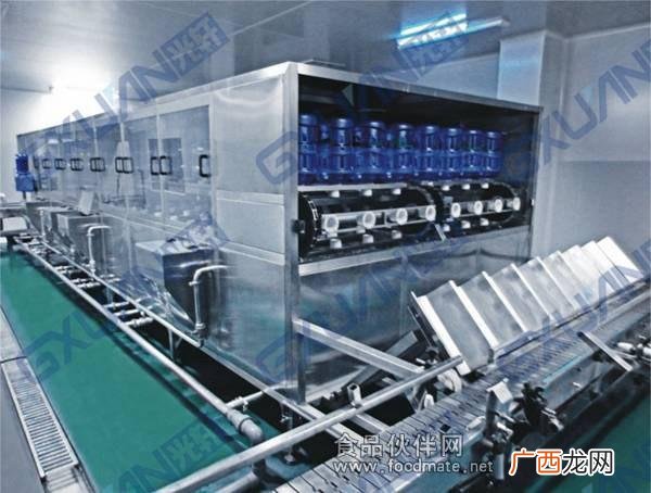 小型瓶装水灌装机,小型桶装水生产线设备一套多少钱