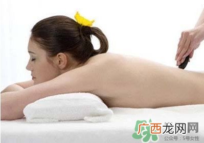 女人刮痧好还是拔罐好？刮痧和拔罐的区别
