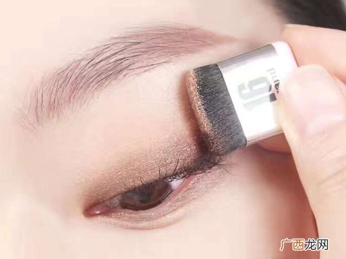 16brand懒人眼影使用评测好用吗