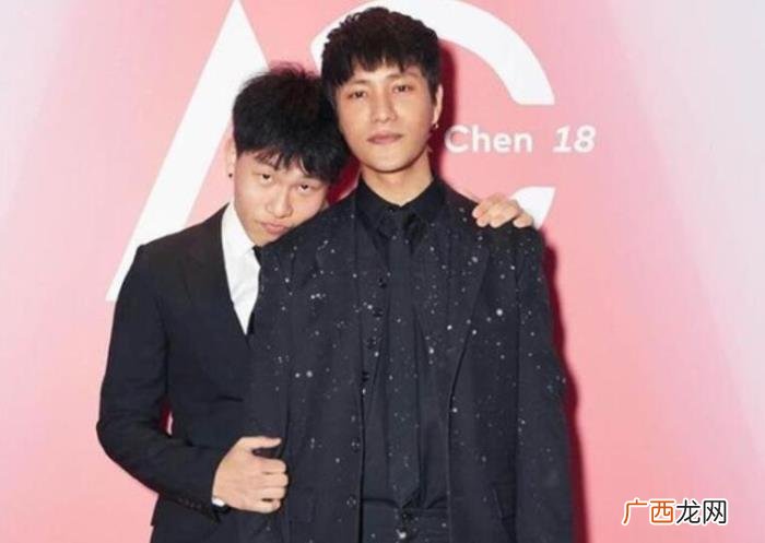 陈坤和他儿子，陈坤19岁儿子晒与奶奶合照