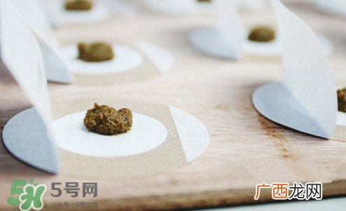 三伏灸一疗程多少钱？三伏灸和三伏贴的区别