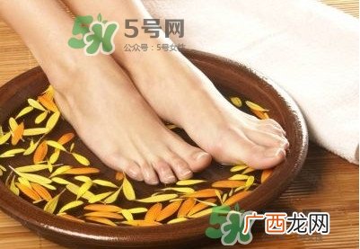 花椒水泡脚有什么功效？花椒水泡脚去湿气吗