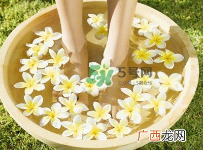 醋泡脚要把醋烧开吗？白醋泡脚的正确方法