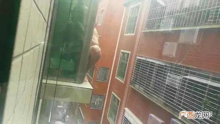 挽回女友发不雅照，男子拍下前女友不雅视频