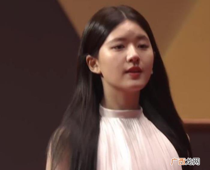 宋茜成龙杨幂迪丽热巴，杨幂迪丽热巴战唐嫣