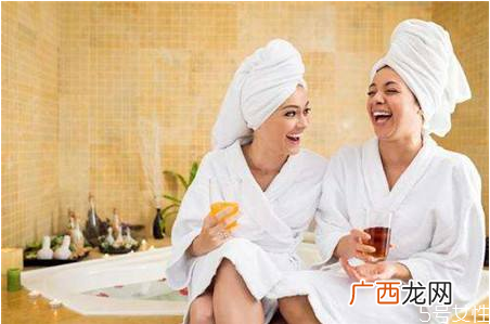去汗蒸房可以带手机吗汗蒸完可以涂身体乳吗