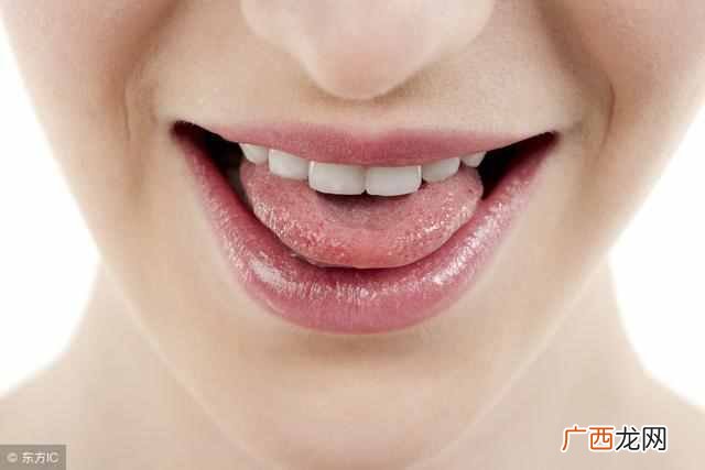 舌头发黑是什么原因引起的？听专家帮你分析分