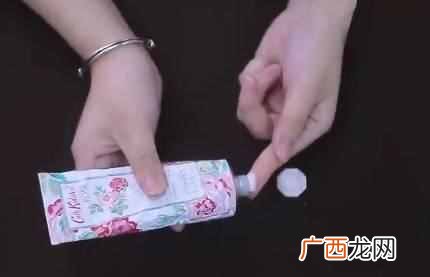 新买的鞋子磨脚怎么处理(如何解决鞋子磨脚问